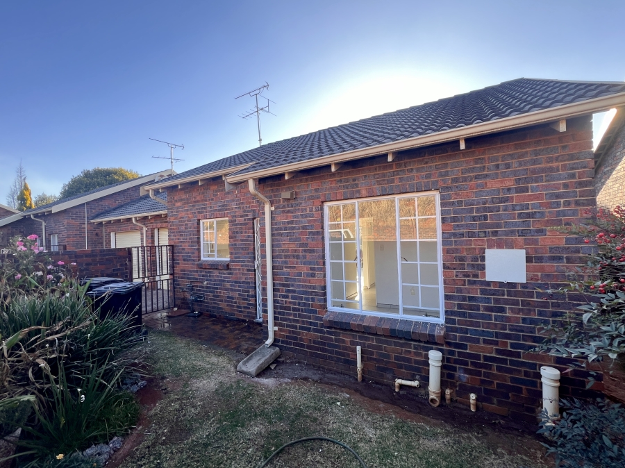 2 Bedroom Property for Sale in Weltevreden Park Gauteng