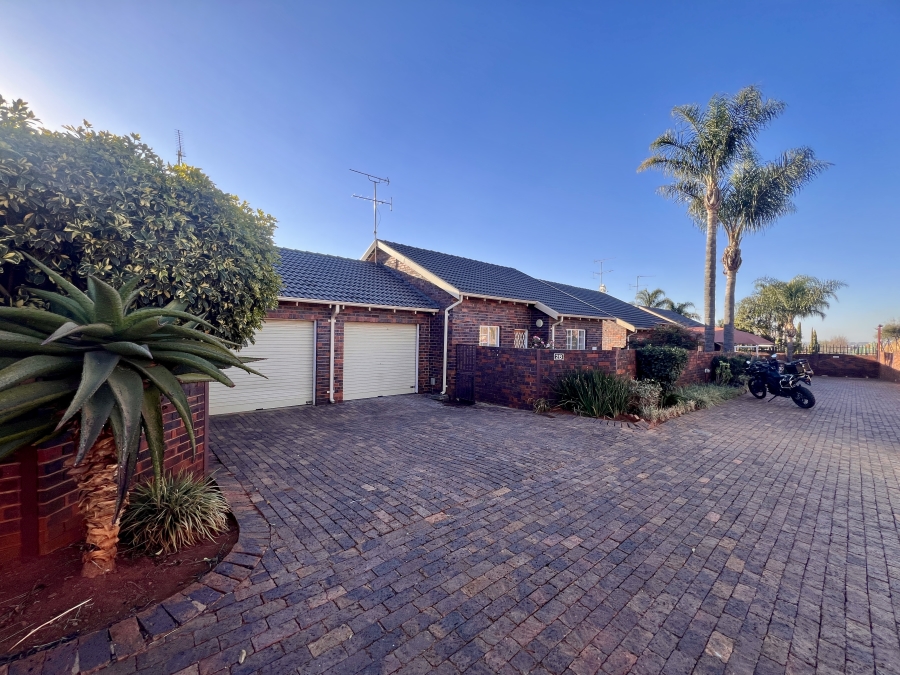 2 Bedroom Property for Sale in Weltevreden Park Gauteng