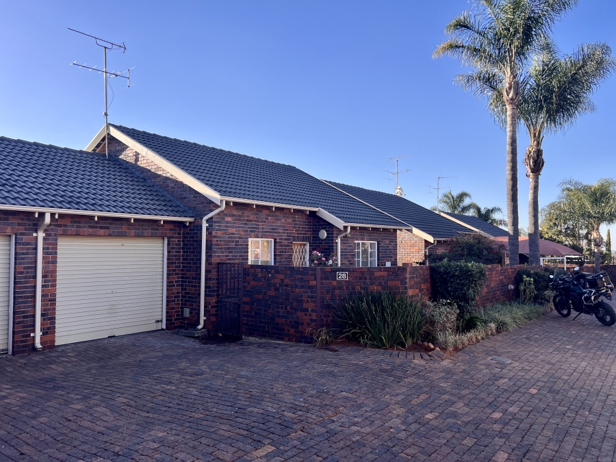 2 Bedroom Property for Sale in Weltevreden Park Gauteng