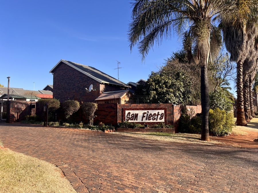 2 Bedroom Property for Sale in Weltevreden Park Gauteng