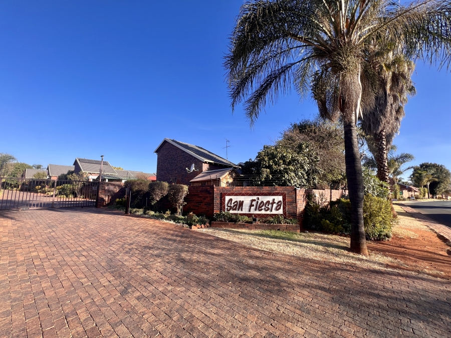 2 Bedroom Property for Sale in Weltevreden Park Gauteng
