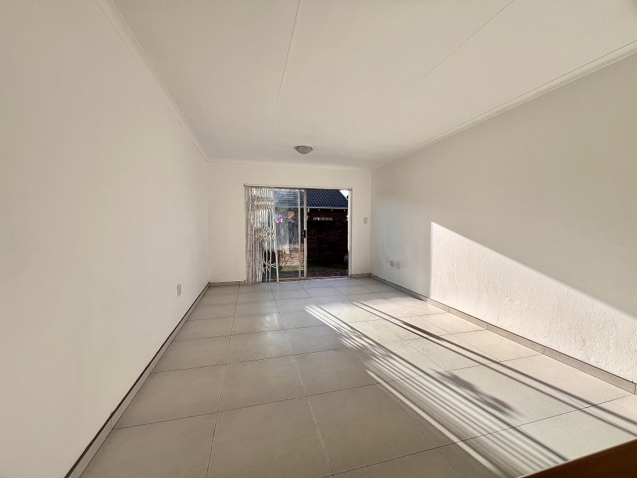 2 Bedroom Property for Sale in Weltevreden Park Gauteng