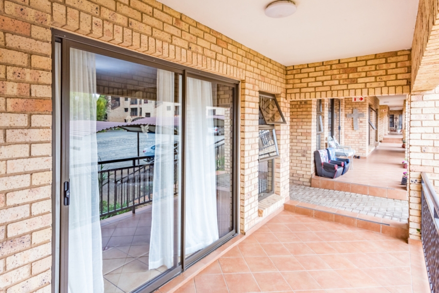 To Let 2 Bedroom Property for Rent in Monument Gauteng