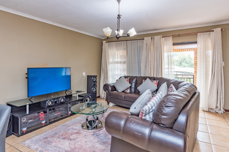 To Let 2 Bedroom Property for Rent in Monument Gauteng
