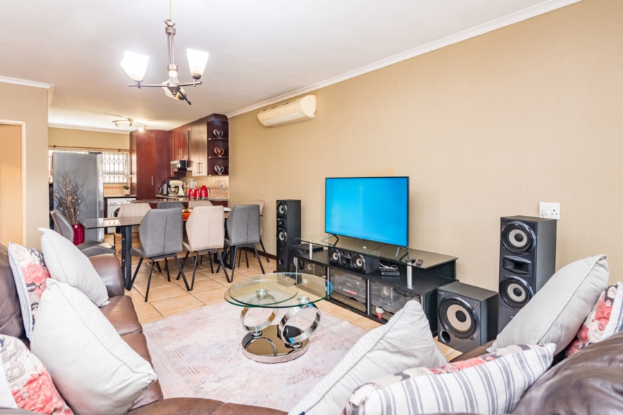To Let 2 Bedroom Property for Rent in Monument Gauteng