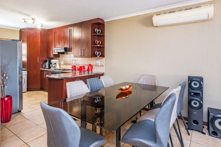 To Let 2 Bedroom Property for Rent in Monument Gauteng