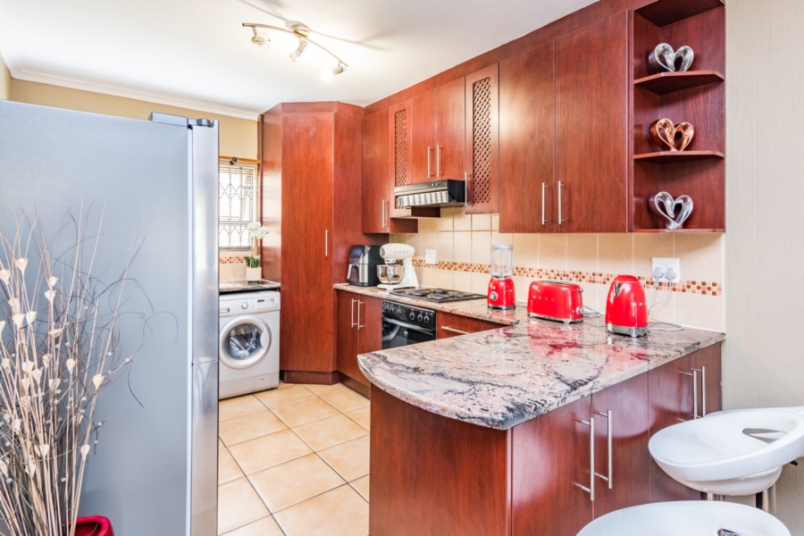 To Let 2 Bedroom Property for Rent in Monument Gauteng