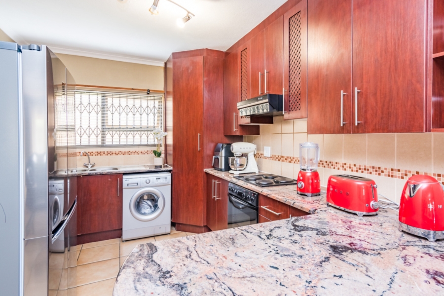 To Let 2 Bedroom Property for Rent in Monument Gauteng