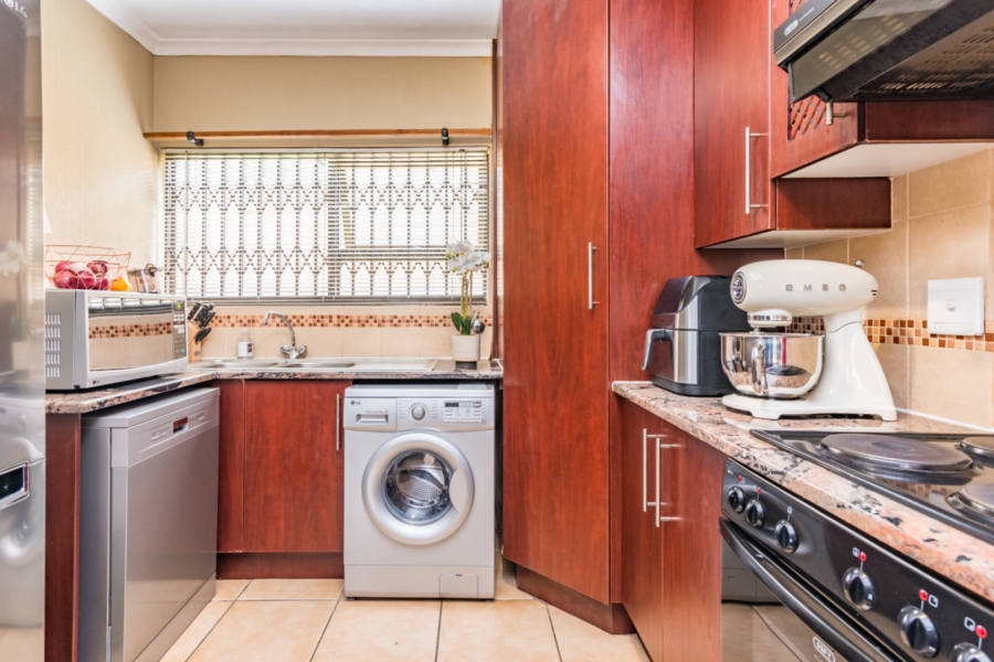 To Let 2 Bedroom Property for Rent in Monument Gauteng