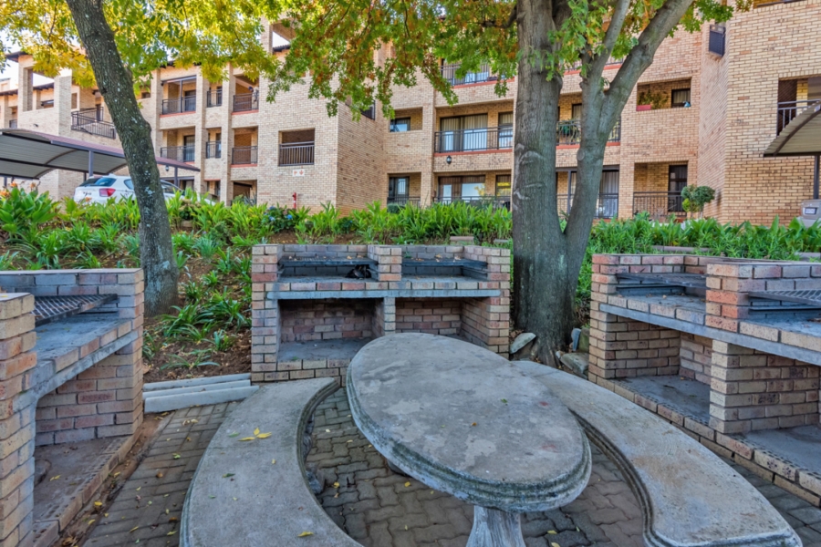 To Let 2 Bedroom Property for Rent in Monument Gauteng