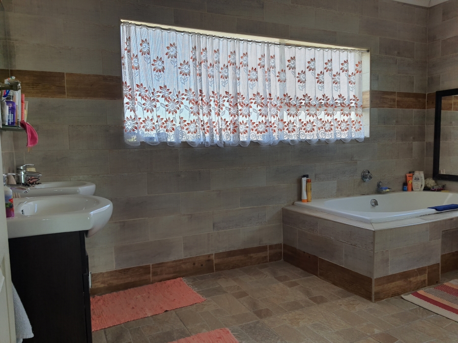 5 Bedroom Property for Sale in Brenthurst Gauteng