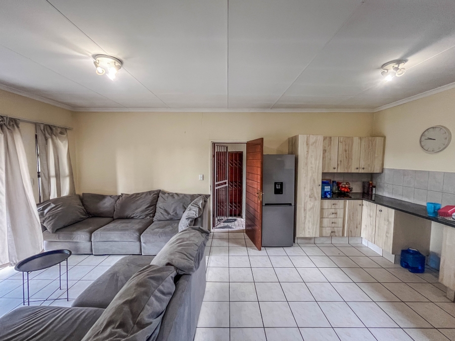 To Let 2 Bedroom Property for Rent in Kengies Gauteng