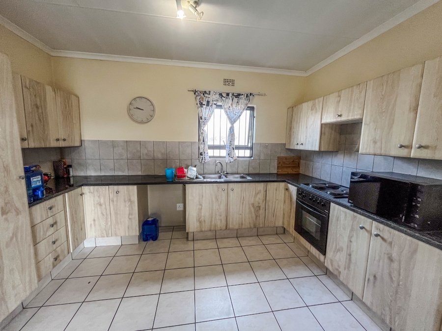 To Let 2 Bedroom Property for Rent in Kengies Gauteng