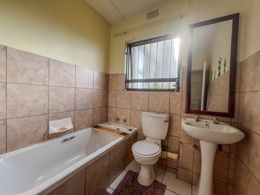 To Let 2 Bedroom Property for Rent in Kengies Gauteng