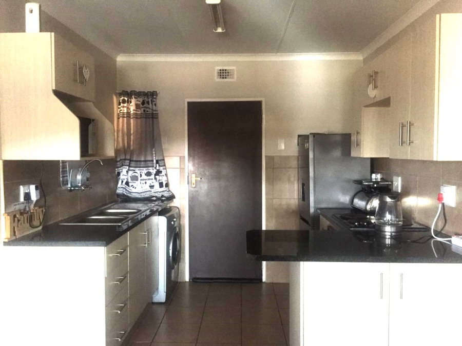 2 Bedroom Property for Sale in Erand Gardens Gauteng