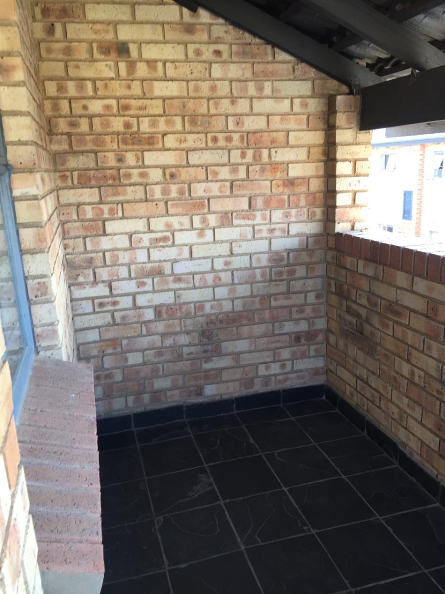 2 Bedroom Property for Sale in Erand Gardens Gauteng
