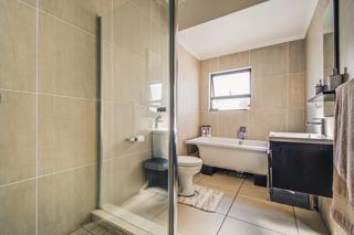 2 Bedroom Property for Sale in Greenstone Hill Gauteng