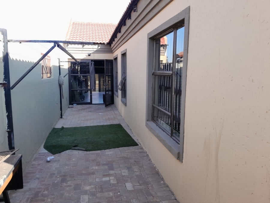 3 Bedroom Property for Sale in Elandspoort Gauteng