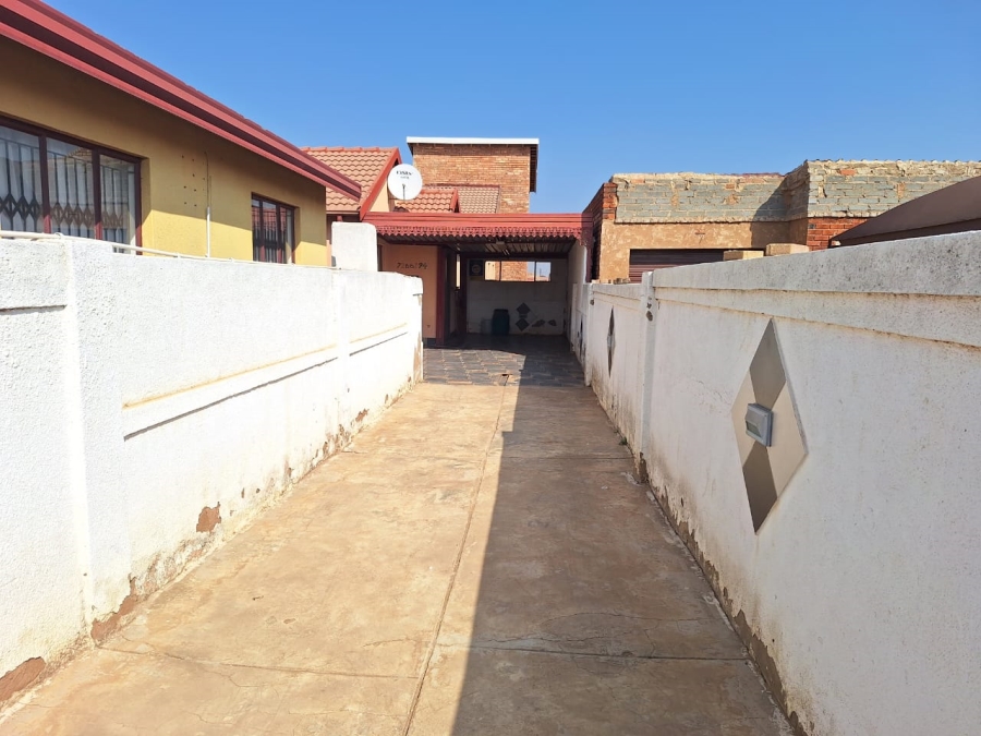 2 Bedroom Property for Sale in Soshanguve VV Gauteng
