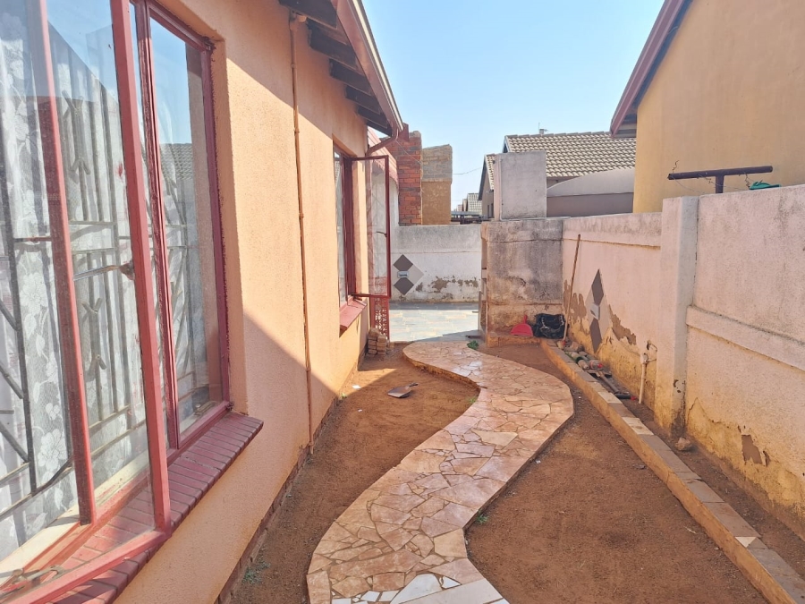 2 Bedroom Property for Sale in Soshanguve VV Gauteng