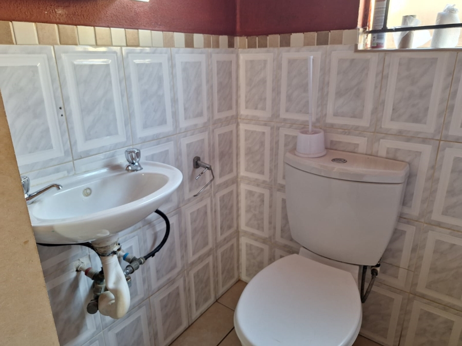 2 Bedroom Property for Sale in Soshanguve VV Gauteng