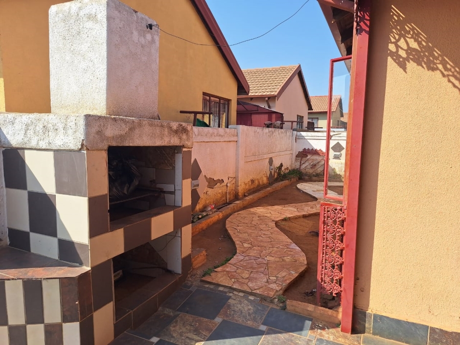 2 Bedroom Property for Sale in Soshanguve VV Gauteng