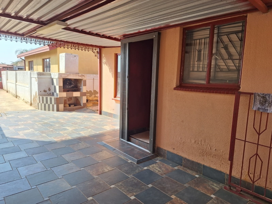 2 Bedroom Property for Sale in Soshanguve VV Gauteng