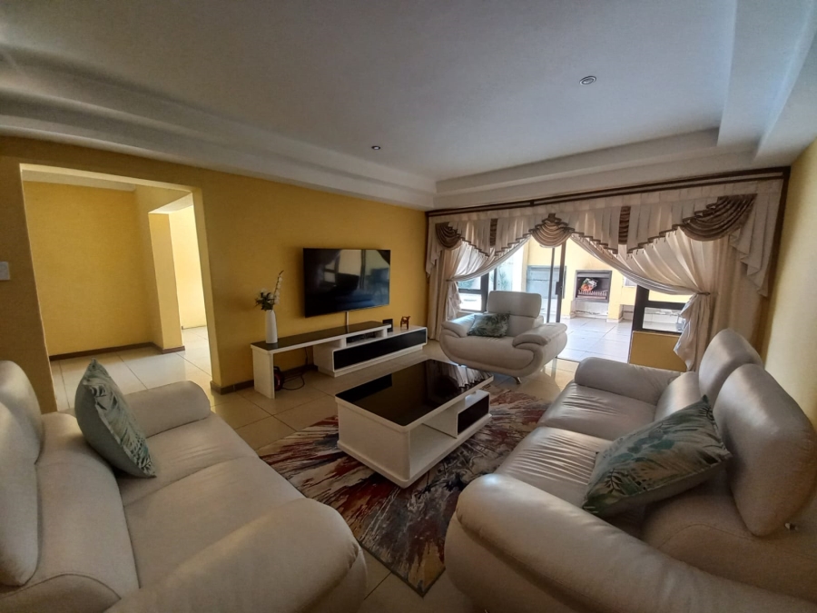 6 Bedroom Property for Sale in Sonneveld Gauteng
