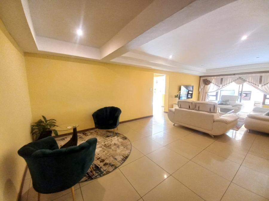 6 Bedroom Property for Sale in Sonneveld Gauteng