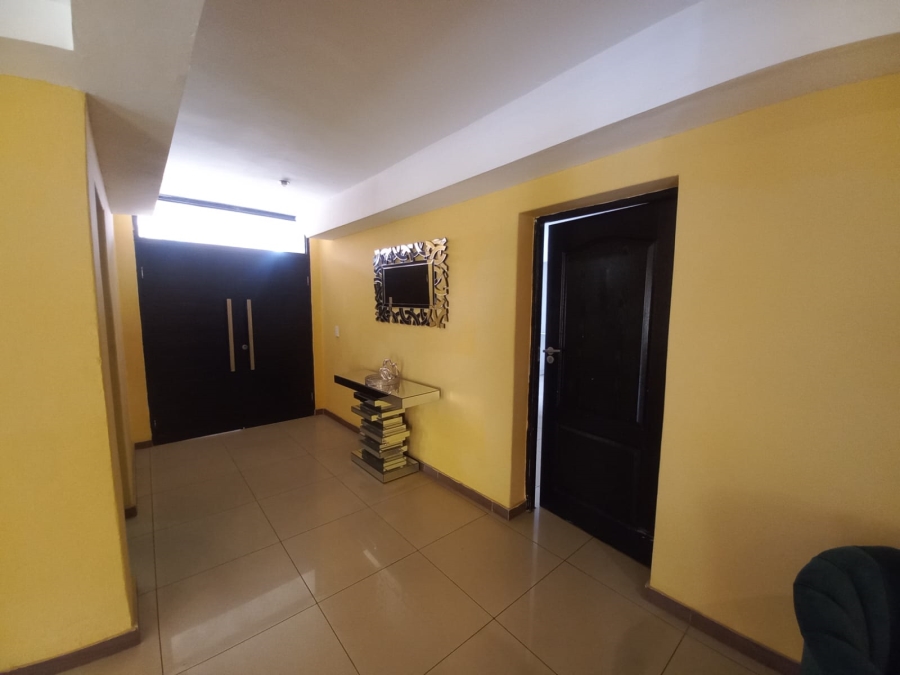 6 Bedroom Property for Sale in Sonneveld Gauteng