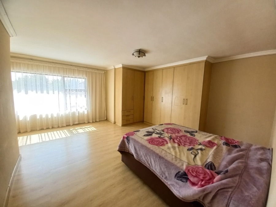 6 Bedroom Property for Sale in Sonneveld Gauteng