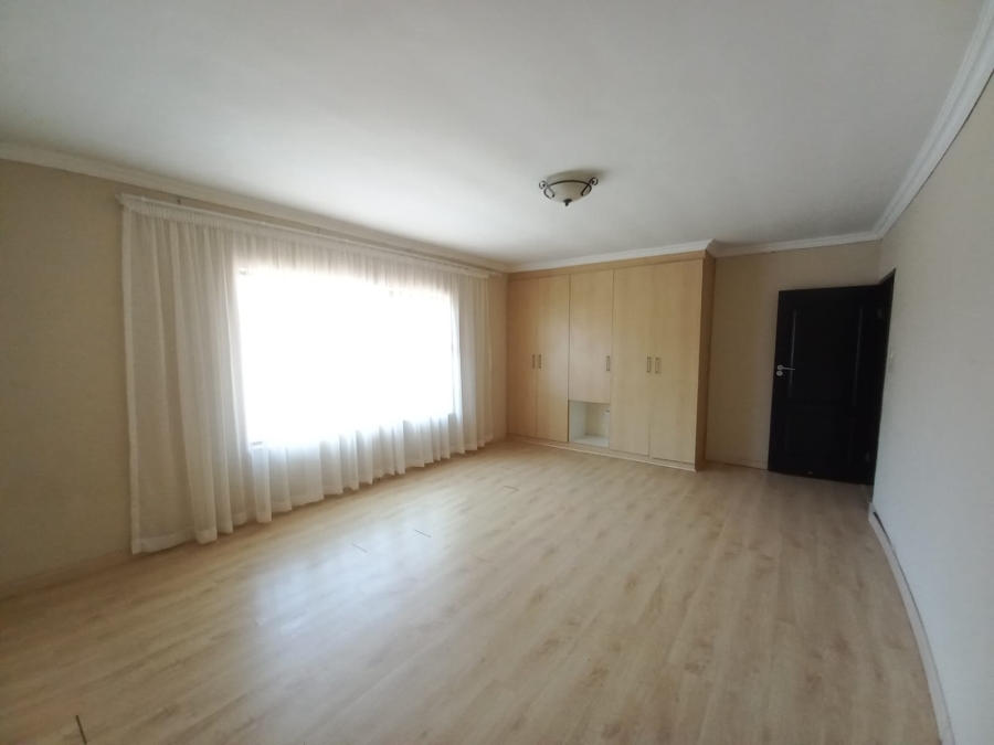 6 Bedroom Property for Sale in Sonneveld Gauteng