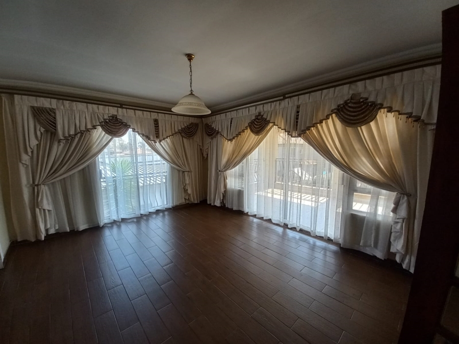 6 Bedroom Property for Sale in Sonneveld Gauteng