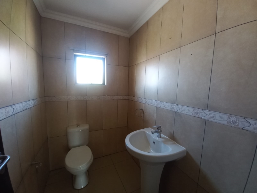 6 Bedroom Property for Sale in Sonneveld Gauteng