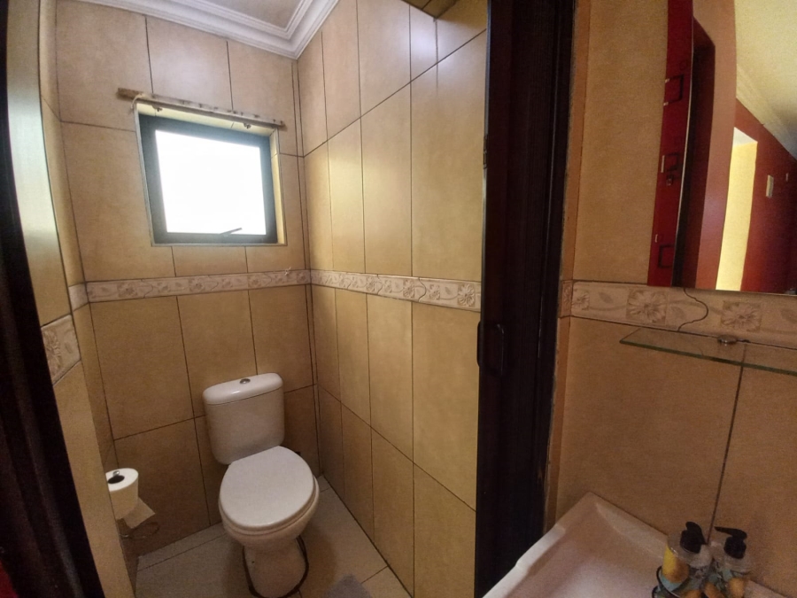 6 Bedroom Property for Sale in Sonneveld Gauteng