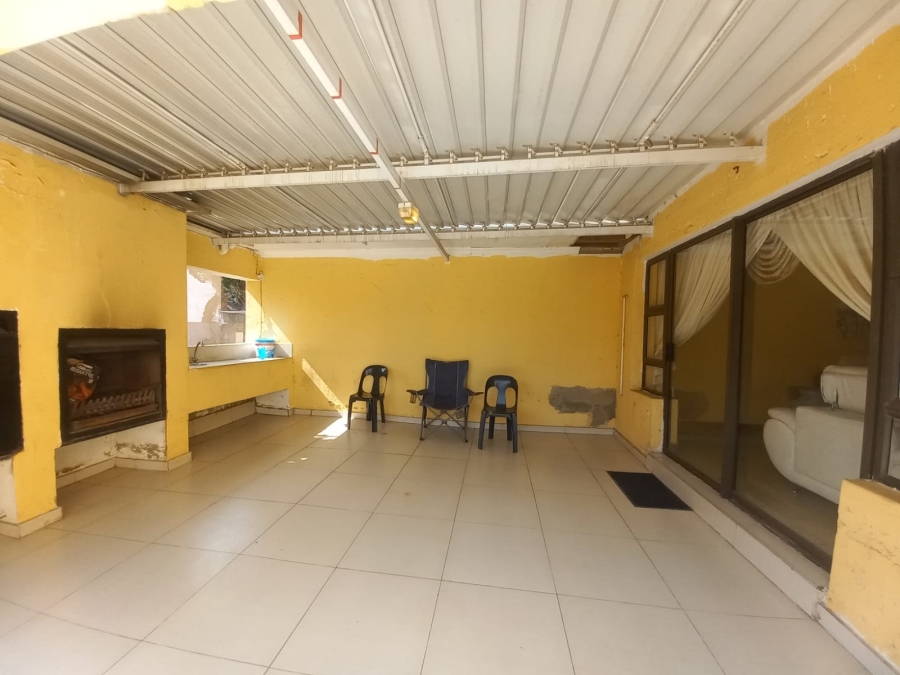 6 Bedroom Property for Sale in Sonneveld Gauteng