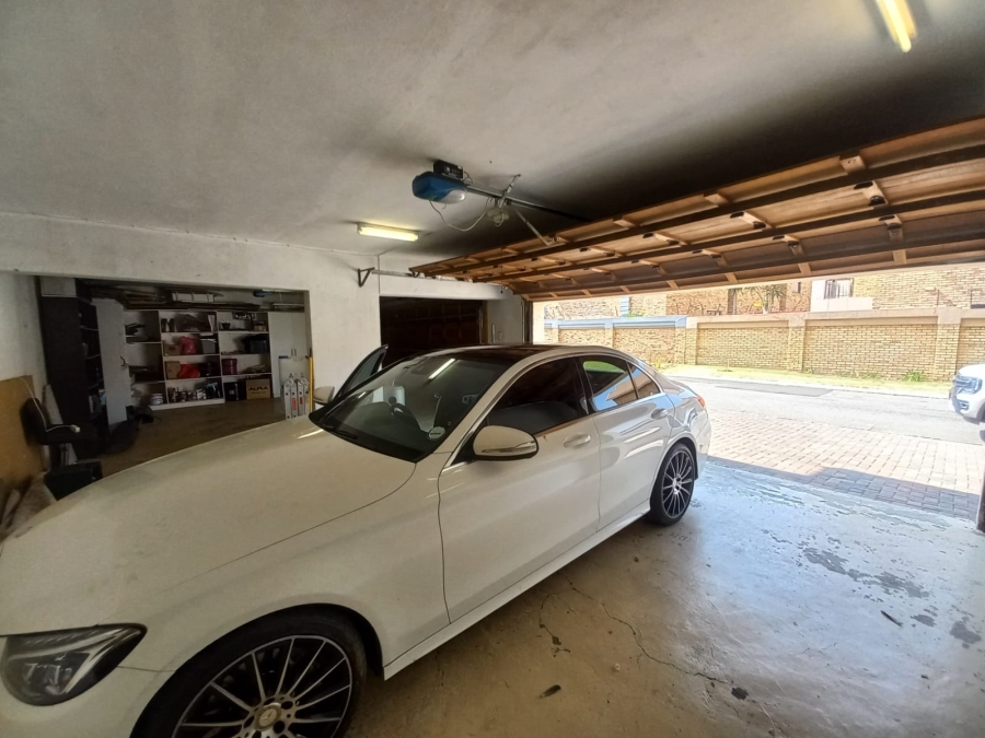 6 Bedroom Property for Sale in Sonneveld Gauteng