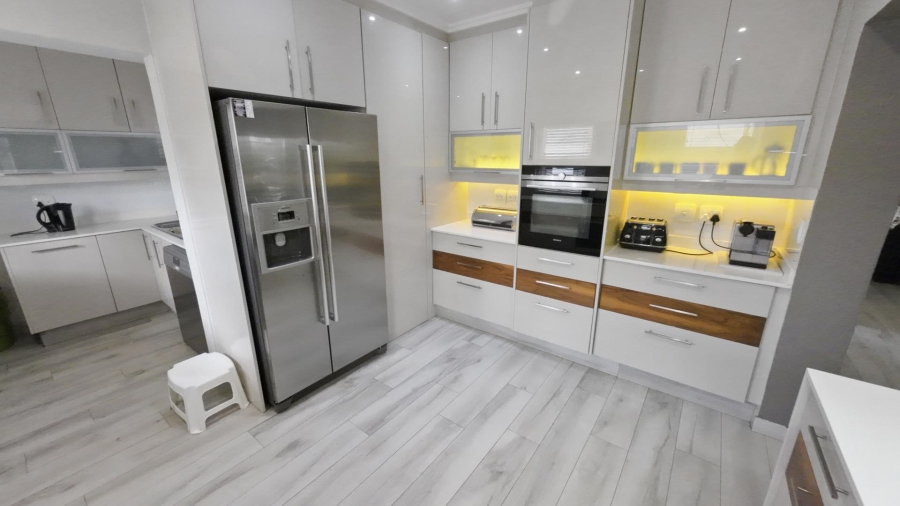 To Let 3 Bedroom Property for Rent in Khyber Rock Gauteng