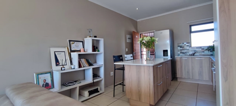 2 Bedroom Property for Sale in Die Hoewes Gauteng