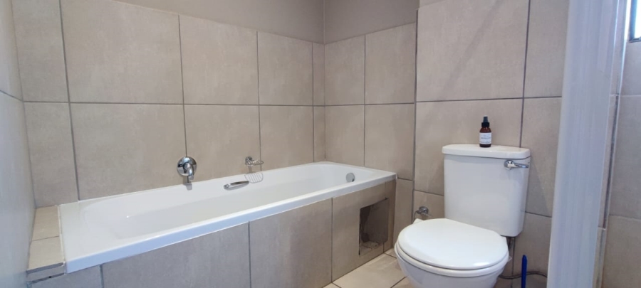 2 Bedroom Property for Sale in Die Hoewes Gauteng