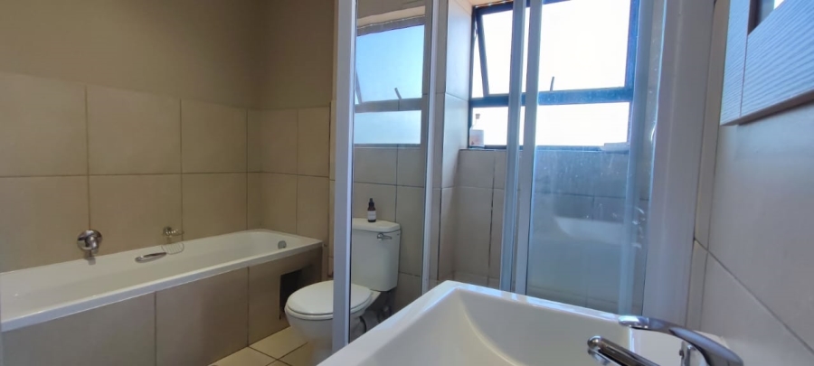 2 Bedroom Property for Sale in Die Hoewes Gauteng