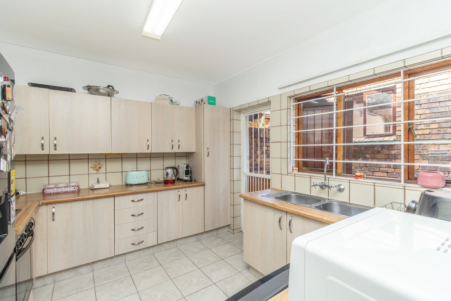 To Let 3 Bedroom Property for Rent in River Club Gauteng