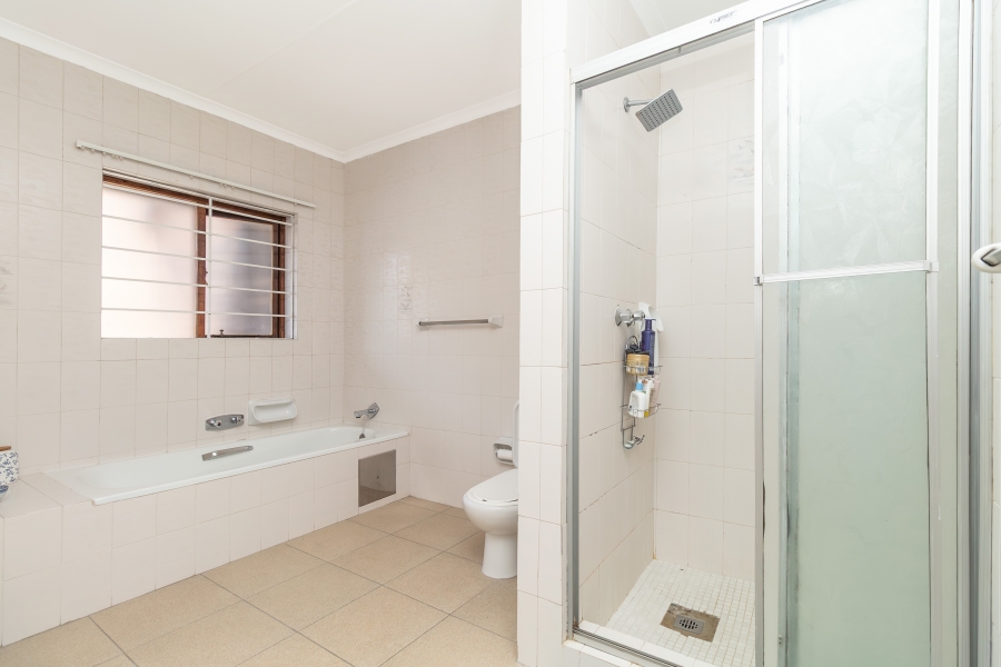 To Let 3 Bedroom Property for Rent in River Club Gauteng