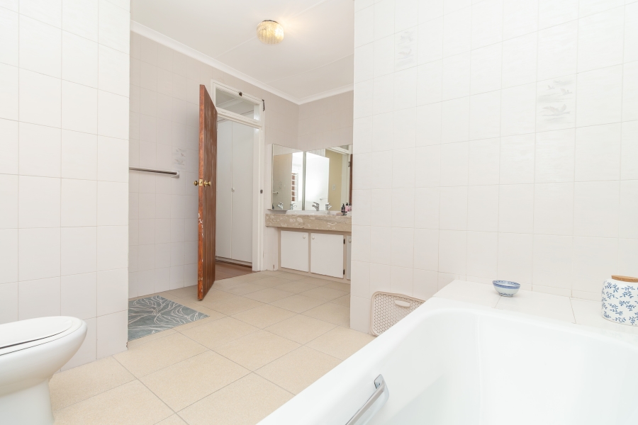 To Let 3 Bedroom Property for Rent in River Club Gauteng