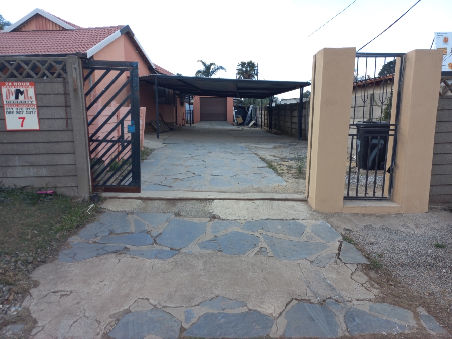 4 Bedroom Property for Sale in Edleen Gauteng