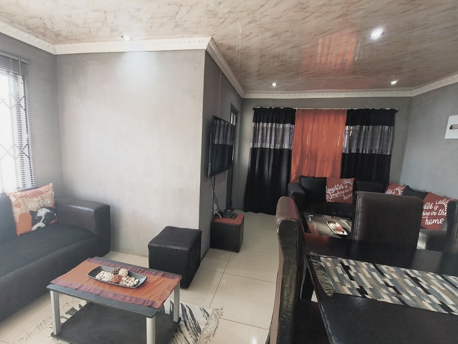 2 Bedroom Property for Sale in Tshepisong Gauteng