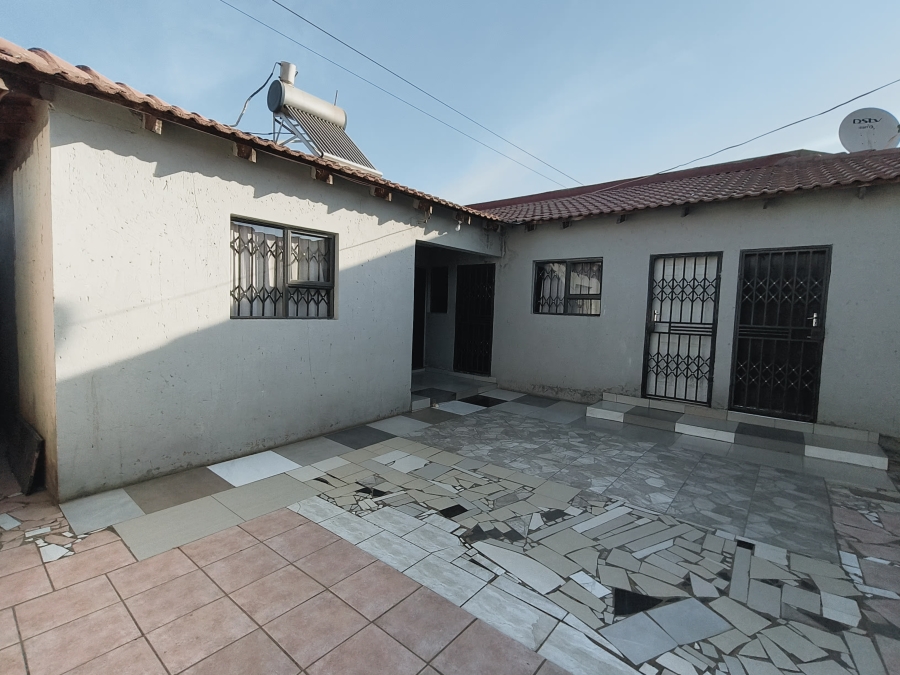 2 Bedroom Property for Sale in Tshepisong Gauteng