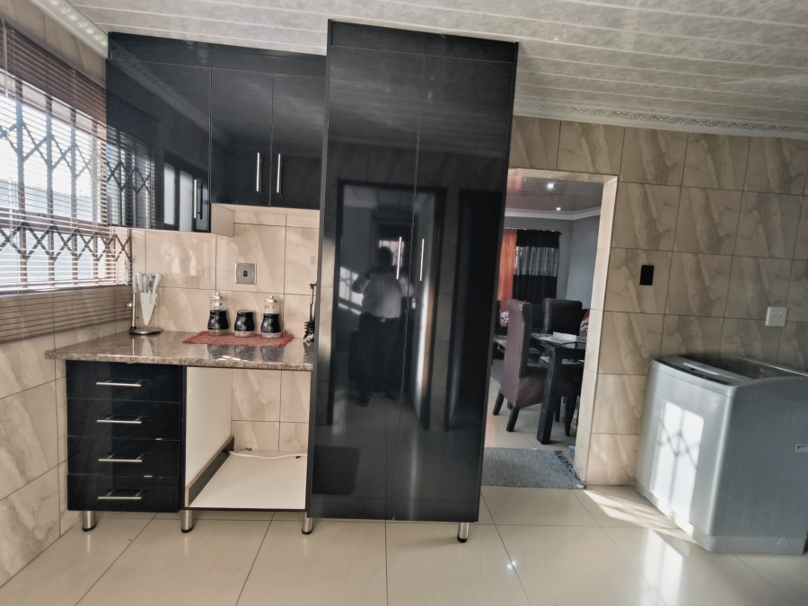 2 Bedroom Property for Sale in Tshepisong Gauteng