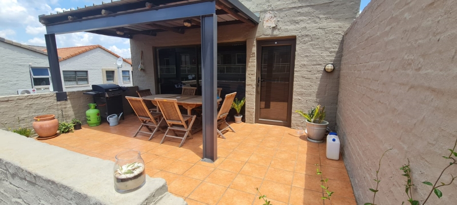 1 Bedroom Property for Sale in Olympus AH Gauteng