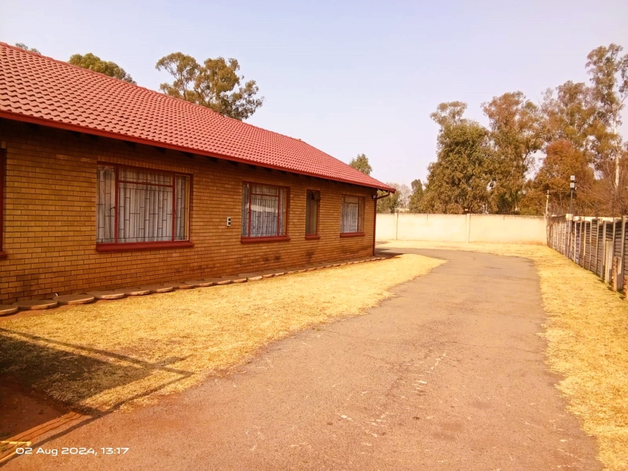 5 Bedroom Property for Sale in Bakerton Gauteng